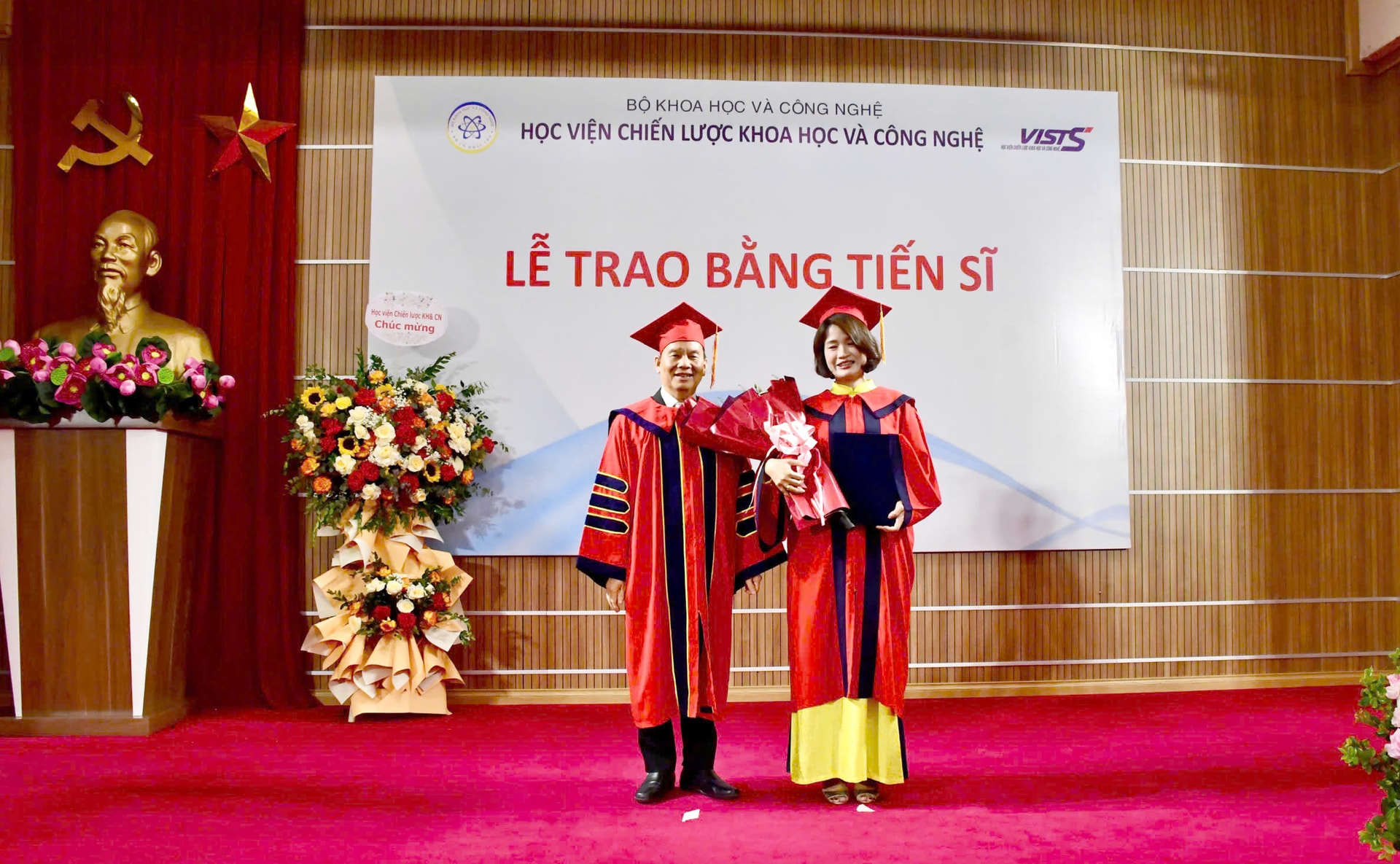 Học viện Chiến lược Khoa học và Công nghệ trao bằng Tiến sĩ cho nghiên cứu sinh Đặng Thu Giang