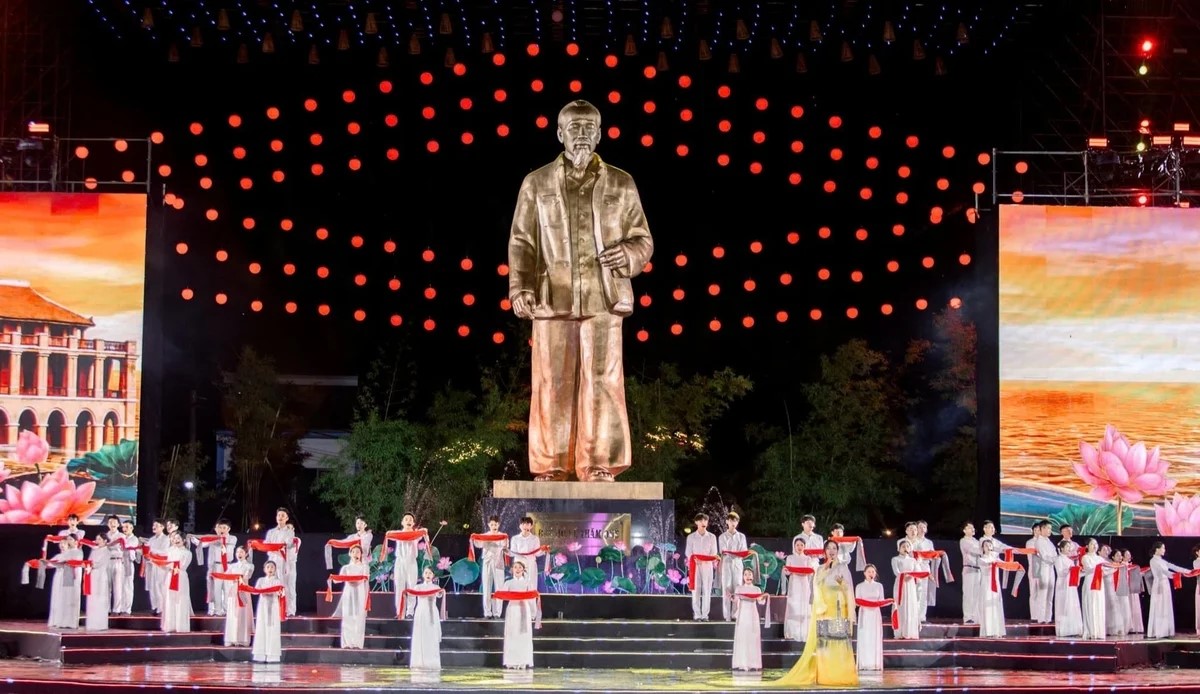 Khai mạc Lễ hội làng sen 2026: Triệu triệu trái tim hướng về Người