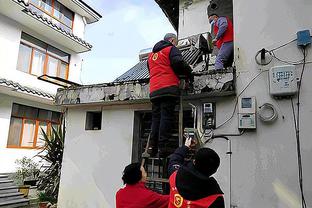 Đồng chí Lê Quang Hòa, Ủy viên Ban Thường vụ Tỉnh ủy, Chủ nhiệm Ủy ban Kiểm tra Tỉnh ủy phát biểu tại buổi làm việc với xã Chí Minh. 