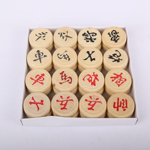 Các đồng chí lãnh đạo tỉnh tặng hoa chúc mừng đơn vị thi công dự án.