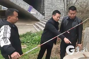   Đồng chí Phó Bí thư Tỉnh ủy, Chủ tịch Ủy ban MTTQ Việt Nam tỉnh Nguyễn Mạnh Hùng kiểm tra công tác chuẩn bị tổ chức Lễ chào cờ toàn tỉnh tại một số địa phương