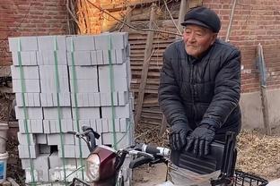 Đồng chí Nguyễn Hữu Nghĩa, Ủy viên Ban Chấp hành Trung ương Đảng, Bí thư Tỉnh ủy phát biểu tại hội nghị.