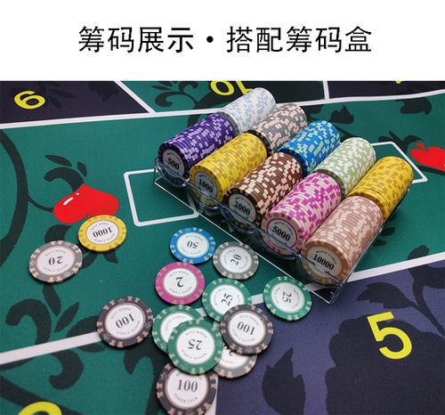   Đồng chí Chủ tịch UBND tỉnh Phạm Quang Ngọc chúc mừng các chức sắc và đồng bào Công giáo Giáo xứ Ngọc Đồng nhân dịp Lễ Giáng sinh năm 2025