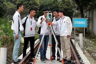 Đồng chí Lê Xuân Tiến, Ủy viên Ban Thường vụ Tỉnh ủy, Phó Chủ tịch Thường trực HĐND tỉnh trao Bằng khen tặng Chấp hành 8J88 Nổ Hũ, Bắn Cá, Thể Thao, Game Bài xã Thư Vũ.