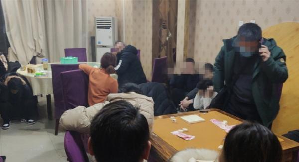   14/42 xã lắp đặt hệ thống đèn điện năng lượng mặt trời “Thắp sáng đường quê”
