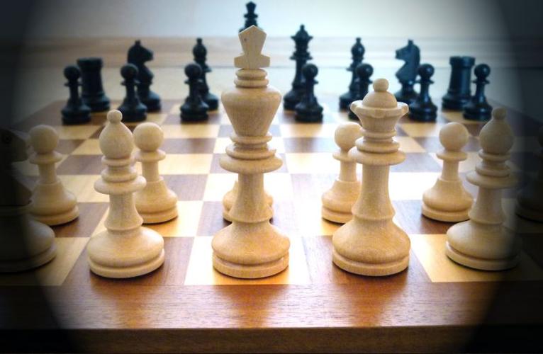   Đồng chí Nguyễn Khắc Thận, Phó Bí thư Tỉnh ủy, Chủ tịch UBND tỉnh: Thăm, tặng quà gia đình chính sách, người có công với cách mạng